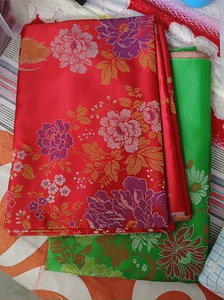 十五彩织锦被面红绿各一块儿，七八十年代的老织锦，家里老人的藏