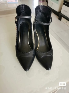 伊度品牌，女鞋39码，四季款，跟高6厘米左右，款式独特，鱼嘴