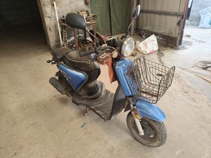 出售济南轻骑铃鹿Q48小摩托车一辆，超级省油，不用上牌照。跑