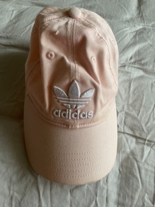 四个帽子 ，粉色阿迪达斯棒球帽，三个全新冬日羊毛帽