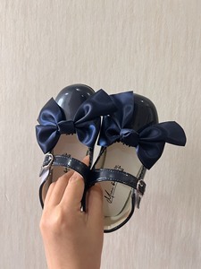 全新小奶宝家西班牙蝴蝶结皮鞋，两种蝴蝶结配件，蓝色，尺码27
