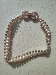 在苏州的时候去太湖珍珠研究院买的霸王珠手链，戴过不超过五次，
