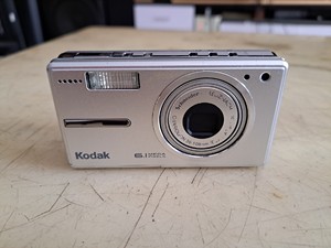 KodaK柯达V603数码相机配件。显示屏有胶纸痕迹用酒精抹