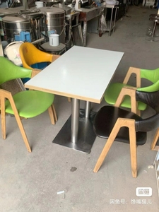 麻辣烫桌椅，350一套 一个桌子四把椅子 尺寸是110×60