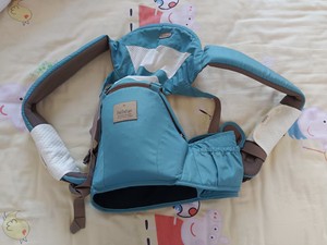 婴儿腰凳，九成新，网眼设计，透气不热，单独赠送一背带