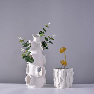 白色3D搂空条纹陶瓷ins北欧办公书柜酒店装饰品样版间艺术摆件