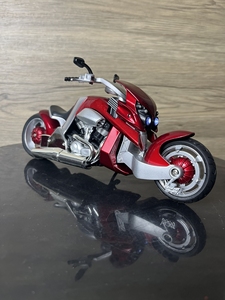 全新未拆封华一合金模型摩托车1：12版本雅马哈暴龙V-REX