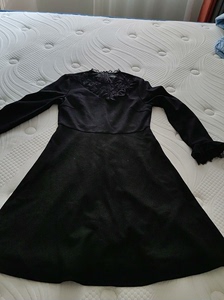 季候风毛呢连衣裙，165，黑色，买回来没穿过，吊牌丢掉了，有