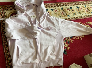 热风淡粉紫色运动外套，八成以上新，出去旅游时候穿过几次。