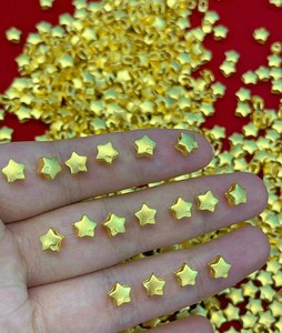 周大生足金999小星星，配彩银项链，也可以存星星哦，送人自己