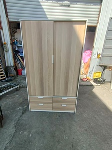 衣柜IKEA宜家衣柜宜家TRYSIL特里索滑门衣柜带4抽屉。