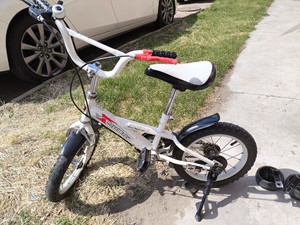 优贝儿品牌儿童自行车，14寸，2～6岁孩子学骑自行车的启蒙车