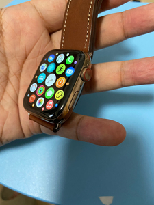 苹果手表四代国行蜂窝44mm金色标准版不锈钢蓝宝石屏幕  A