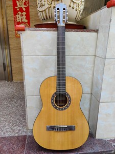 这支奥斯汀古典吉他39寸原声，云杉桃花心合板，手感好保养的挺