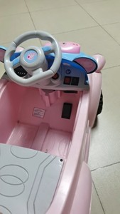 小猪佩奇玩具电动车可遥控电动车有音乐充电电动小汽车儿童电动车