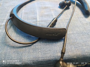 Bose 蓝牙耳机Qc30  耳机端的胶套没了 麦克风裂了