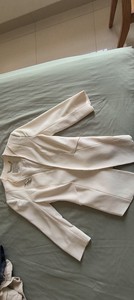 veromoda西装白色外套，7分袖，7百块在商场买的，只穿