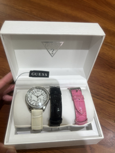 Guess 女款手表，配3根表带，白色表盘，斯华洛斯奇水晶，