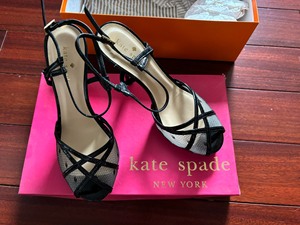 Kate Spade 黑色网纱高跟鞋，十足女人味，搭配小脚裤