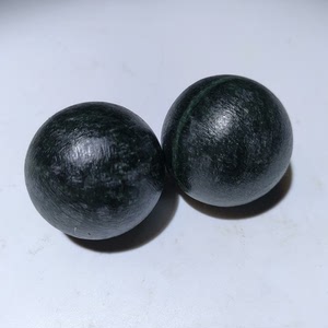 新疆罗布泊橄榄绿陨石，中磁，重量（215克）。