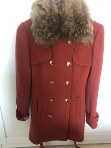 KS BERE卡斯比亚羊毛大衣，含39.6%羊毛，毛领为貉子
