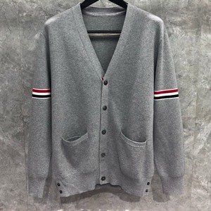 Thom Browne tb浅灰色织带五扣开衫毛衣外套