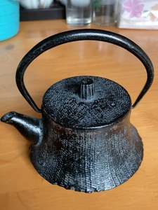 日本南部文秀堂铃木繁吉盛久的一把精品小铁壶，全新未使用，容量