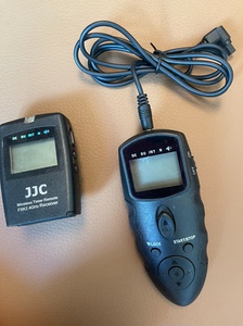 JJC引闪器，单反相机用。单反相机引闪器成色如图，功能正常。