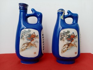 天晟收藏老酒瓶一对，编号2，景阳春，山东景芝酒业股份有限公司