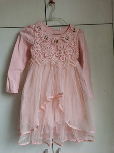衣纯布道粉色连衣裙150码，偏小，适合身高140。下身双层纱