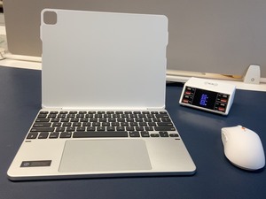出 全金属白色iPad 蓝牙妙控键盘，铝合金材质，超大触控板