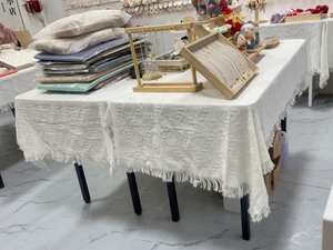 四张桌子 用于店里放饰品的 有需要的可以联系