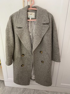 乐町灰色呢子外套，适合秋冬穿，s码，本人160，100斤，供