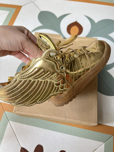 阿迪达斯三叶草金色翅膀鞋童鞋23码 非常炫酷，专柜购买，保证