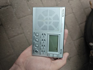 德生收音机r9702，全新的，带包装，正常使用，，包邮出，喜