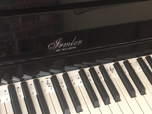 德国博兰斯勒欧米勒钢琴。实体店购买，买了以后没怎么用，还剩十