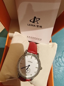 雷纳手表过生日的时候朋友送的，很漂亮的一款手表⌚，因为自己手