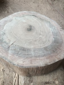 杜英木砧板，韧性良好，耐砍耐垛，是个少有的好木材，一块好的砧