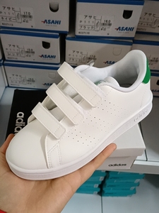 正品adidas阿迪达斯儿童小白鞋，防水革面，硬底，绿尾小白
