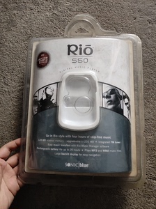 Rio 帝盟 S50 包装盒，只有盒子，充电器耳机加说明说，