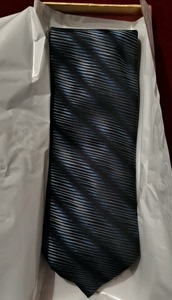 微纤维织品巴贝领带。全新如图，尽显尊贵。喜欢的带走，邮费自理