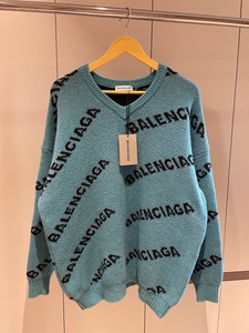Balenciaga巴黎世家蓝绿色满印LogoV领针织毛衣