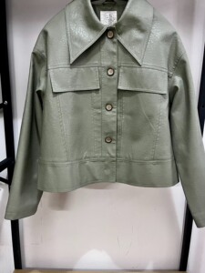 紫涵草木绿色森系衬衫领阔版短款纹理感肌理感高级设计感皮衣外套