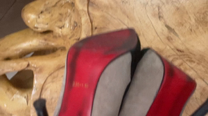 这双是吉凡红品牌高跟鞋，我超级喜欢的风格，37码正码，现在生