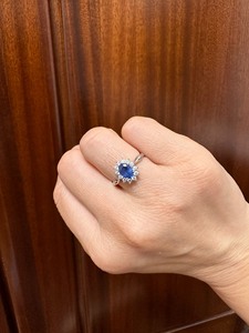 周大福18k金蓝宝石戒指原价15350购入，未戴，一直放盒里