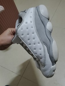 正品42码aj13白银纯白全白low，成色新，上脚个位数。全