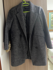 菲格毛呢大衣，实体店购买，中长款，百分之35羊毛的，m码，能