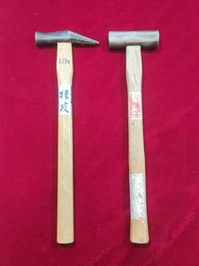 日本原产二手木柄铁锤，一个辣椒锤（落款:栋友最高级品）一个枕