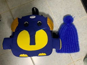 新秀丽大象书包 买就送蓝色儿童冬季帽子一顶 售出不退不换 偏