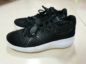 NIKE耐克大童欧文4篮球鞋